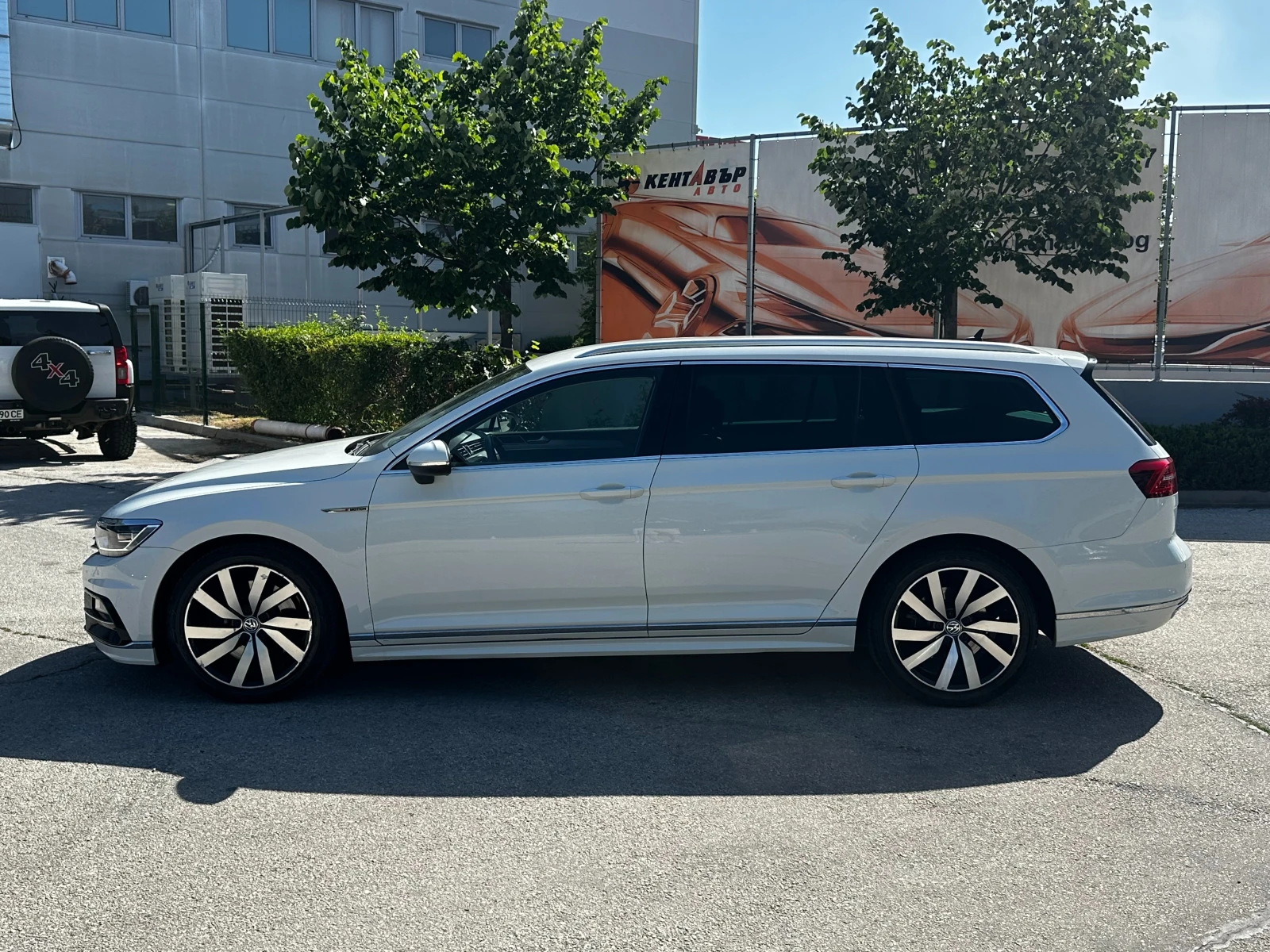 VW Passat 2.0d 239 к.с./R line/ГАРАНЦИЯ, снимка 2 - Автомобили и джипове - 55089318