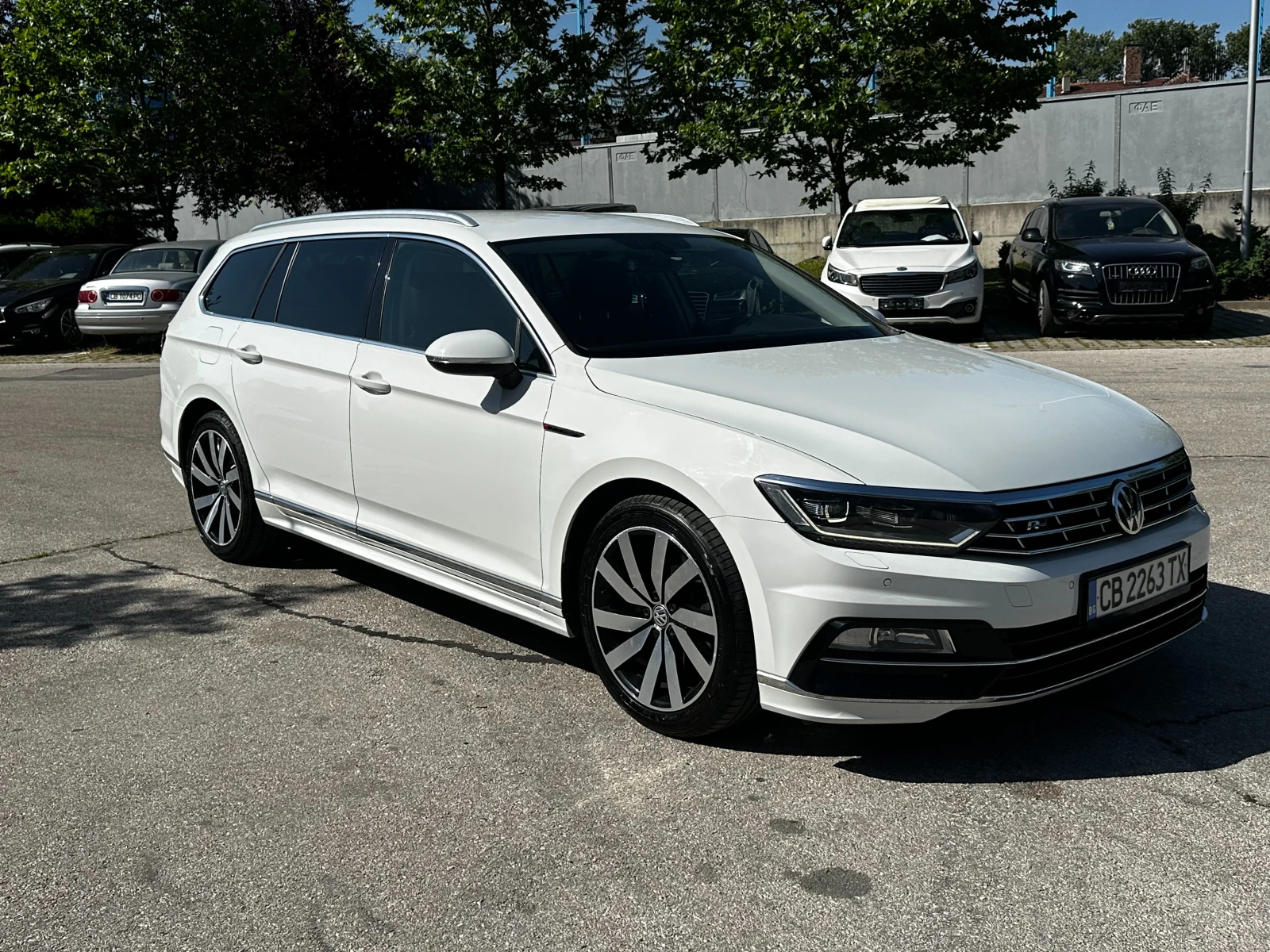 VW Passat 2.0d 239 к.с./R line/ГАРАНЦИЯ, снимка 7 - Автомобили и джипове - 55089318