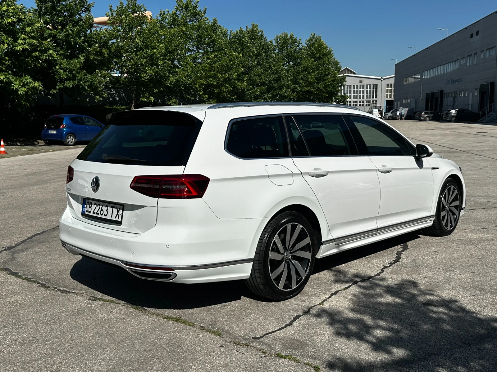 VW Passat 2.0d 239 к.с./R line/ГАРАНЦИЯ, снимка 5 - Автомобили и джипове - 55089318