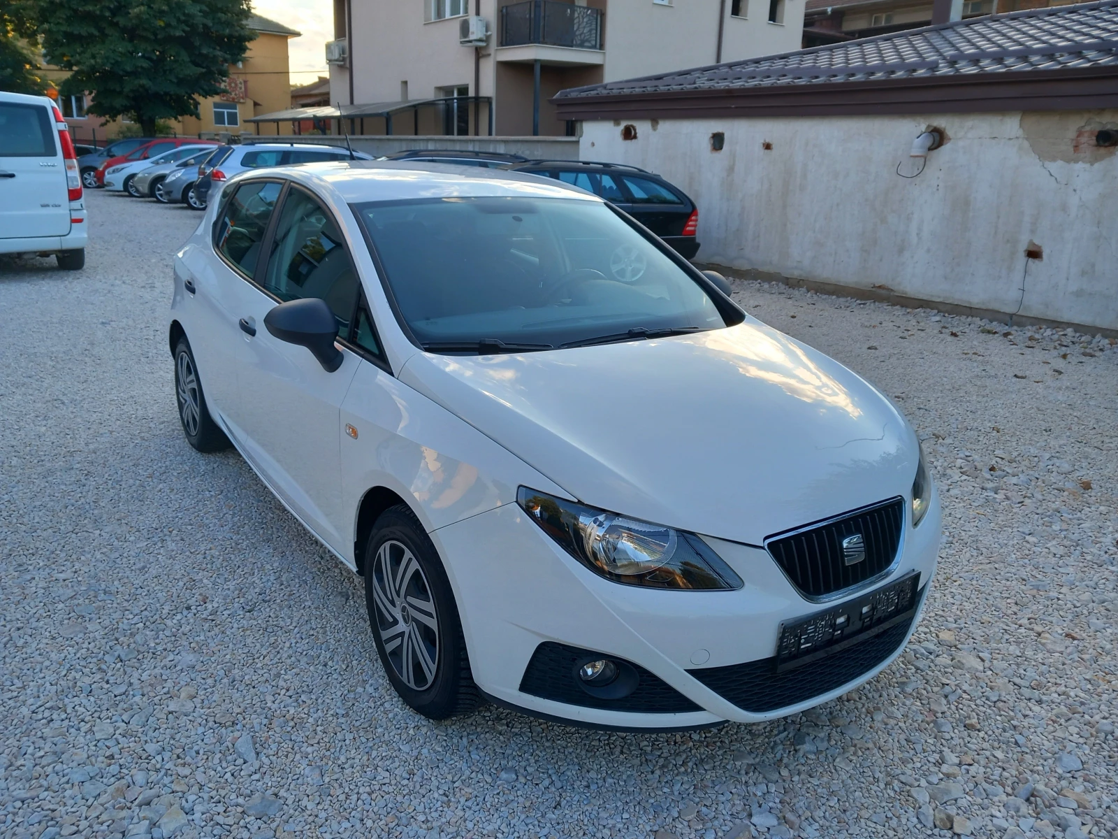 Seat Ibiza 1.6TDI 90кс климатик, снимка 7 - Автомобили и джипове - 56260540