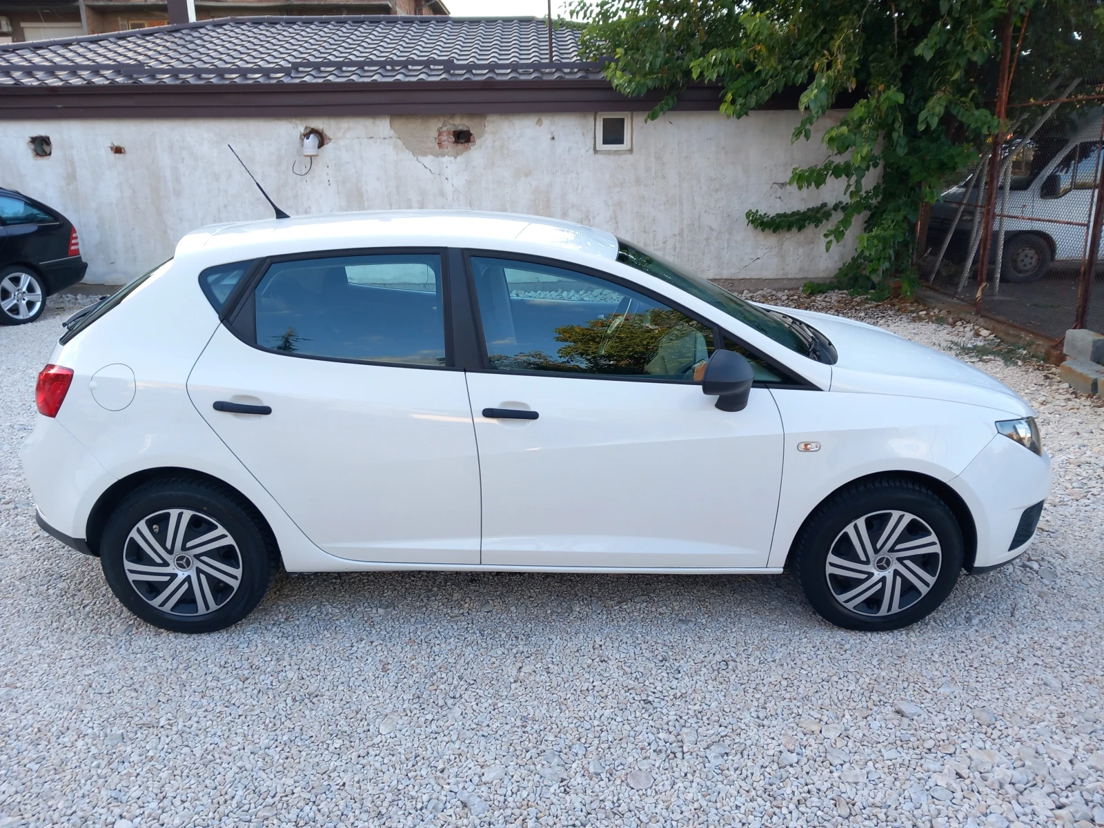 Seat Ibiza 1.6TDI 90кс климатик, снимка 6 - Автомобили и джипове - 56260540