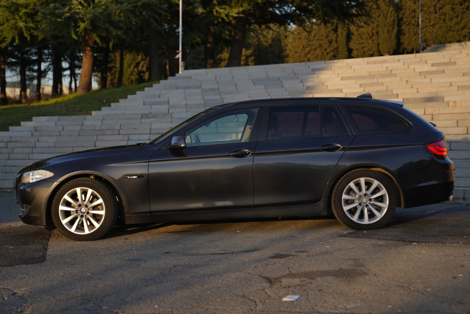BMW 520 ГОЛЯМА НАВИГАЦИЯ* ПЕРА* КОЖА* BIXENON* ПАРКТРОНИК, снимка 5 - Автомобили и джипове - 56261096