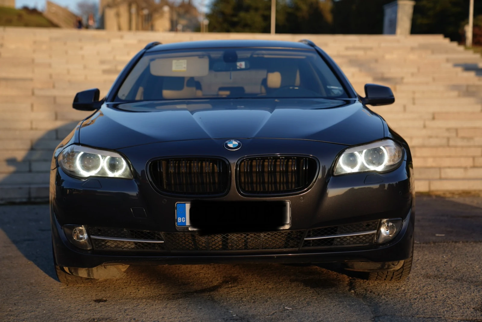 BMW 520 ГОЛЯМА НАВИГАЦИЯ* ПЕРА* КОЖА* BIXENON* ПАРКТРОНИК, снимка 2 - Автомобили и джипове - 56261096