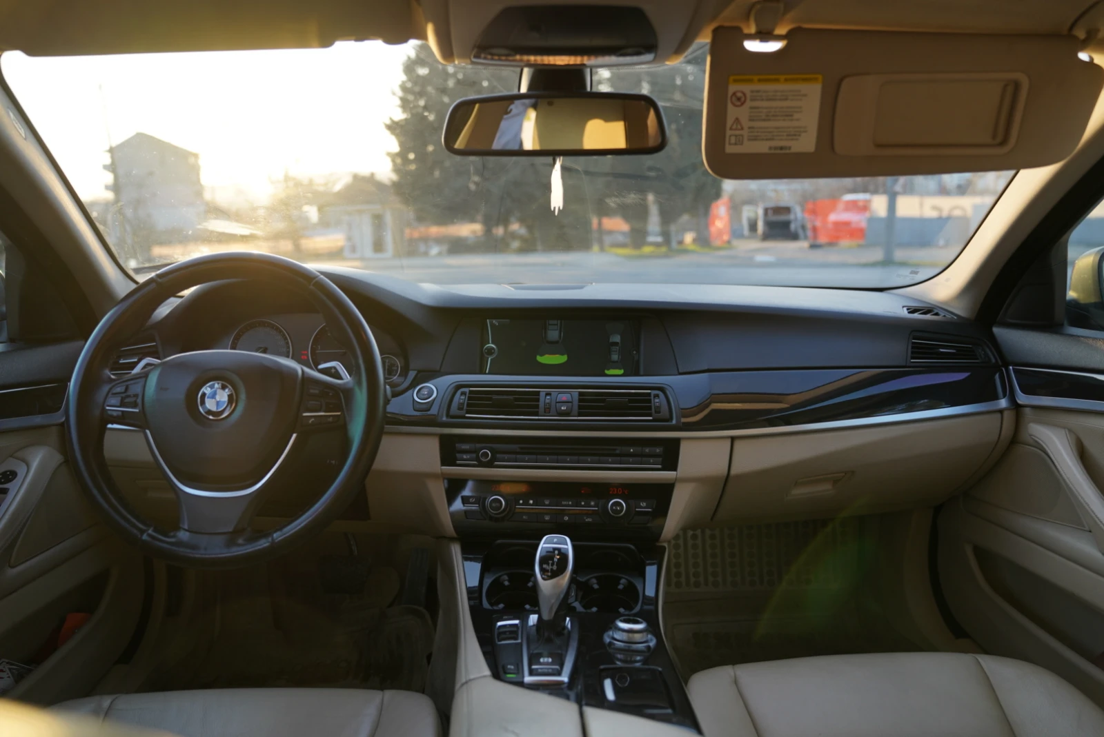 BMW 520 ГОЛЯМА НАВИГАЦИЯ* ПЕРА* КОЖА* BIXENON* ПАРКТРОНИК, снимка 8 - Автомобили и джипове - 56261096