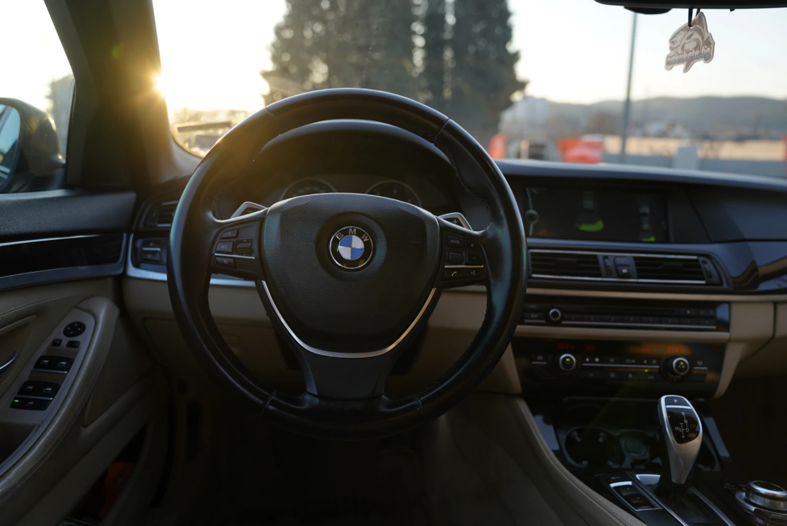 BMW 520 ГОЛЯМА НАВИГАЦИЯ* ПЕРА* КОЖА* BIXENON* ПАРКТРОНИК, снимка 10 - Автомобили и джипове - 56261096