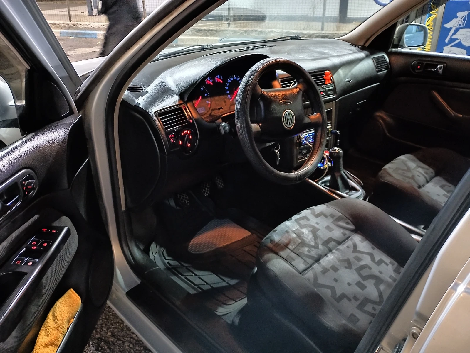 VW Bora 2.0, снимка 11 - Автомобили и джипове - 56394211