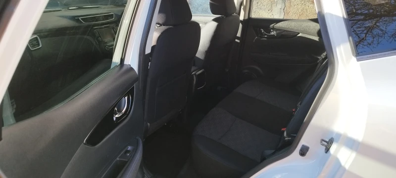 Nissan Qashqai, снимка 8 - Автомобили и джипове - 48412632