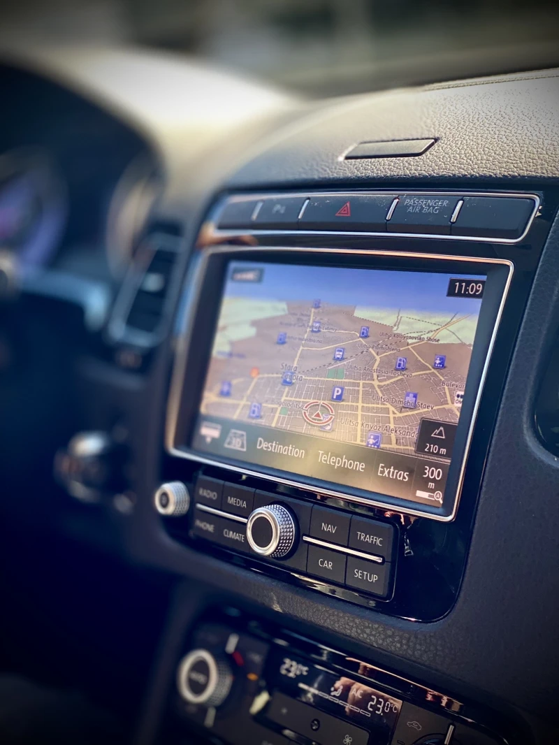 VW Touareg 3.0 TDI V6, снимка 12 - Автомобили и джипове - 52138604