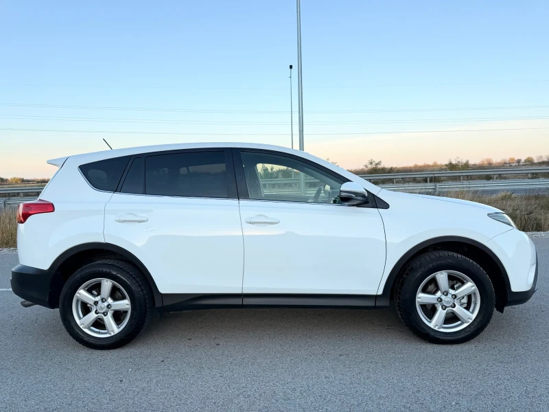 Toyota Rav4 2.0 D-4D / AWD 4X4 / TEMPOMAT / 186 000km !!!, снимка 5 - Автомобили и джипове - 52424464