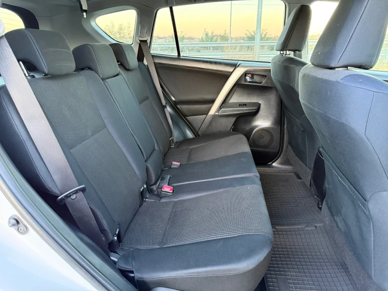Toyota Rav4 2.0 D-4D / AWD 4X4 / TEMPOMAT / 186 000km !!!, снимка 13 - Автомобили и джипове - 52424464