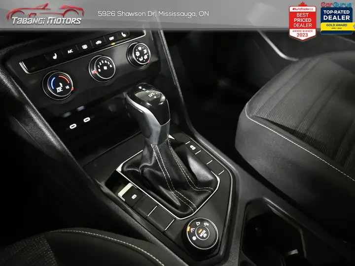 VW Tiguan Trendline* Heated Seat * Carplay* Keyless * CARFAX, снимка 14 - Автомобили и джипове - 54812655