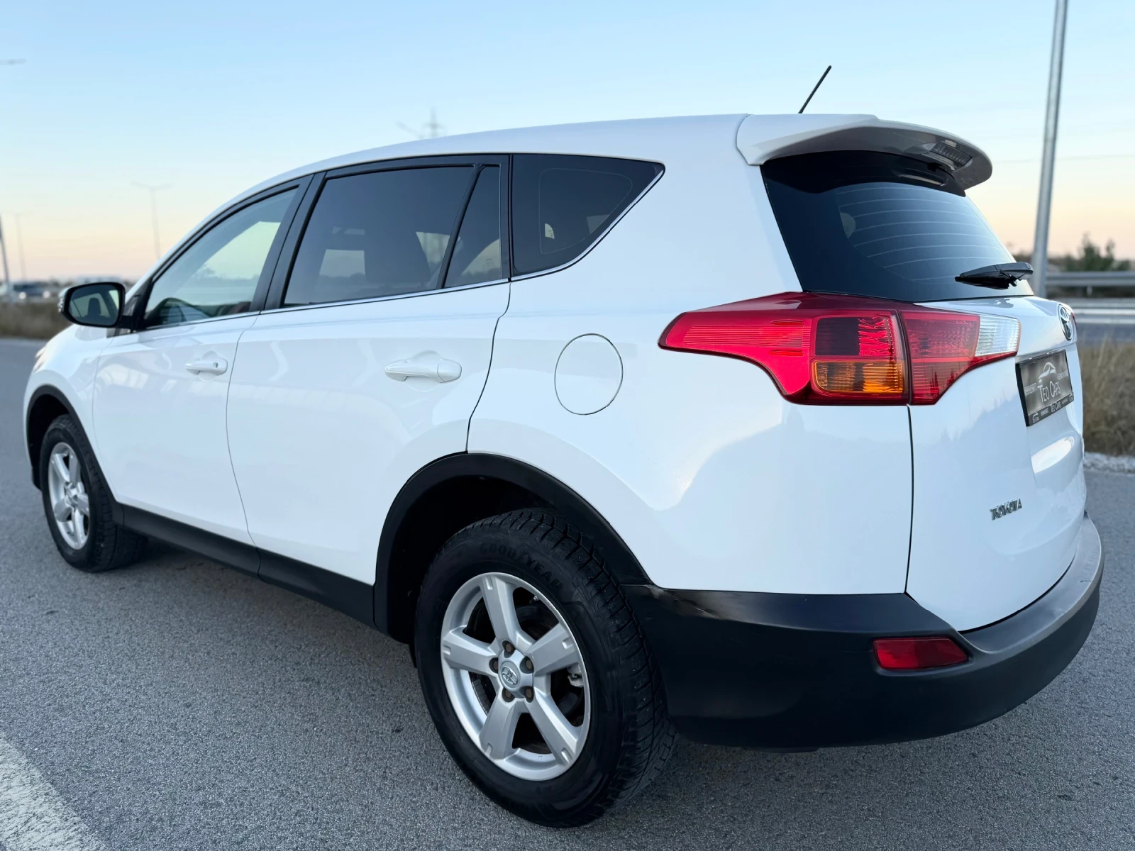 Toyota Rav4 2.0 D-4D / AWD 4X4 / TEMPOMAT / 186 000km !!! - изображение 6