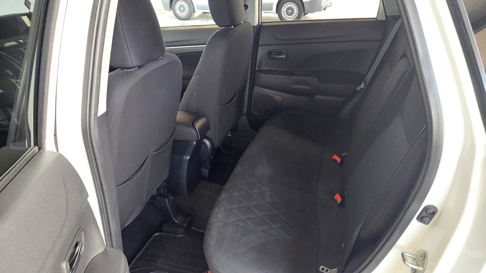 Mitsubishi ASX 1.6 mivec 117 hp, снимка 8 - Автомобили и джипове - 54157546