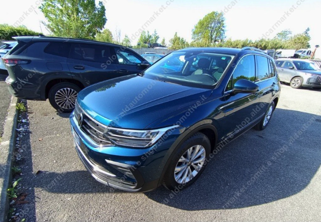 VW Tiguan 2.0 TDI Life, снимка 2 - Автомобили и джипове - 54471935