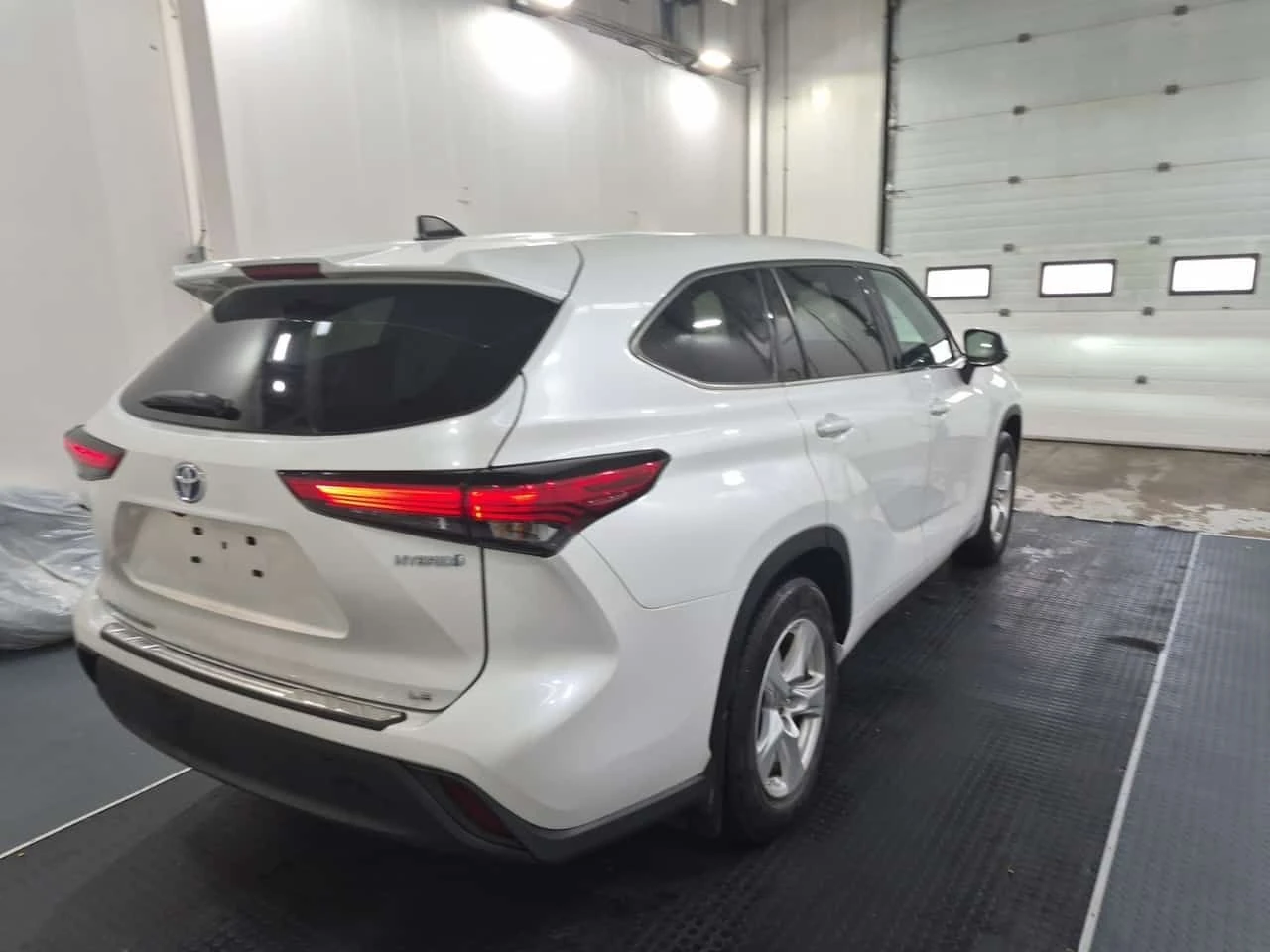 Toyota Highlander HYBRID LE| 7 МЕСТА| 2 КЛЮЧА| 2 ЧИФТА ГУМИ| , снимка 4 - Автомобили и джипове - 55279759