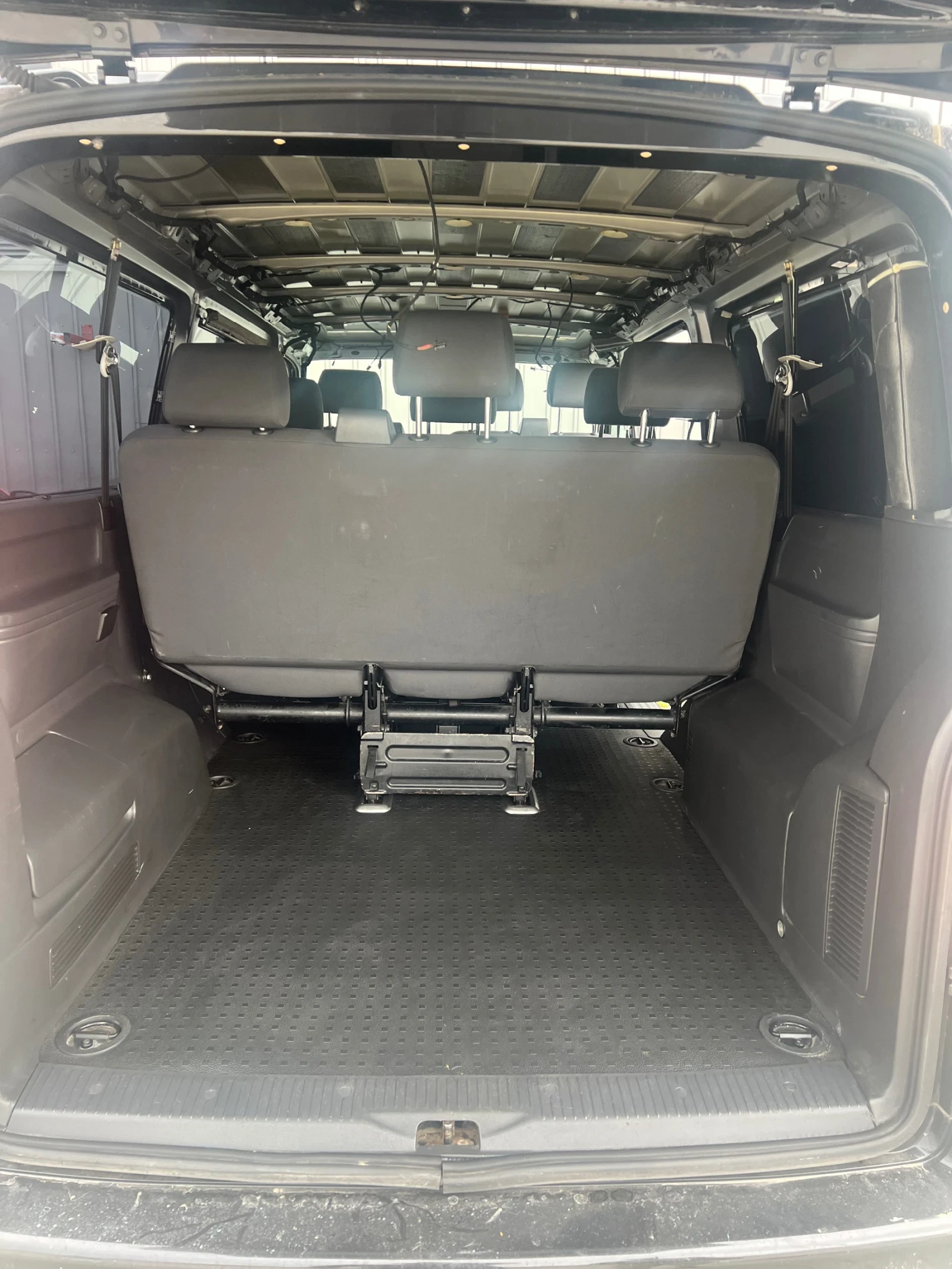 VW Caravelle 2, 5 174hp НАВИ 9 места Макси, снимка 14 - Бусове и автобуси - 54770660