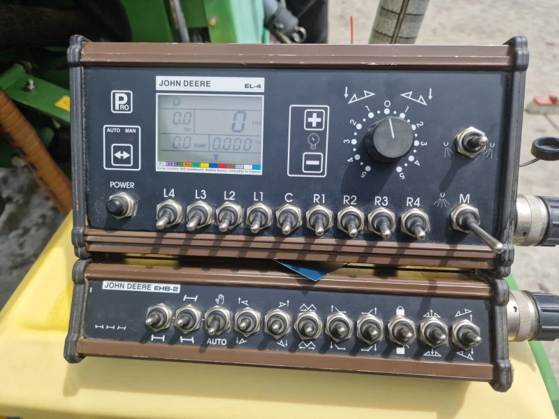 Пръскачка Друга марка John Deere 832, снимка 2 - Селскостопанска техника - 50408645