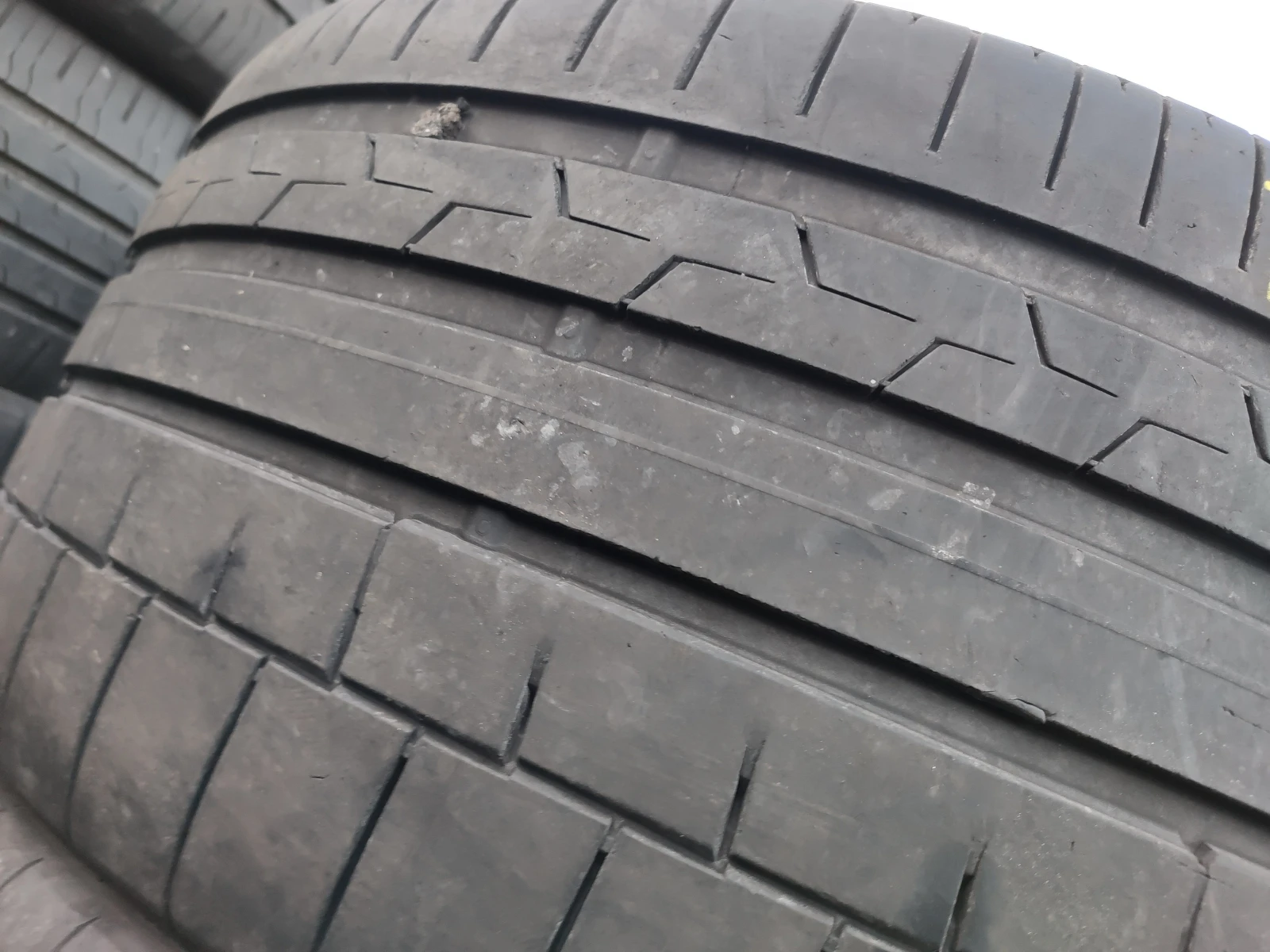 Гуми Летни 275/35R20, снимка 2 - Гуми и джанти - 54731200