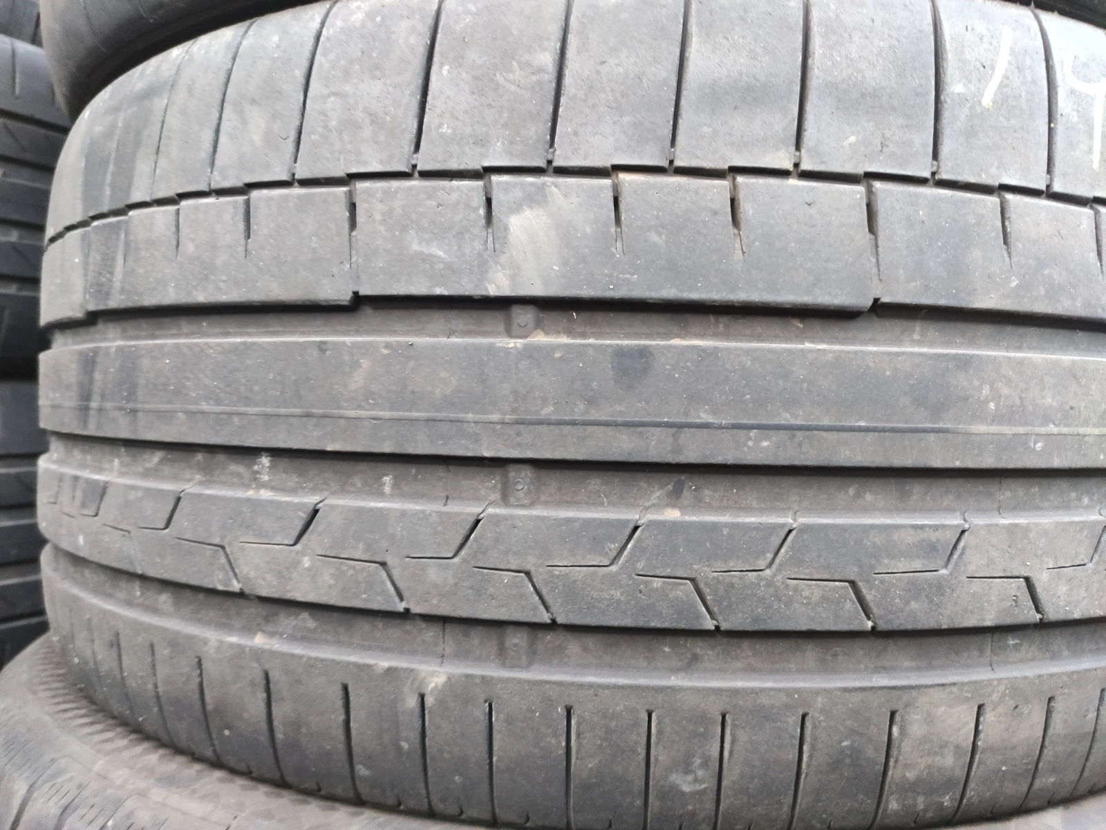 Гуми Летни 275/35R20, снимка 4 - Гуми и джанти - 54731200