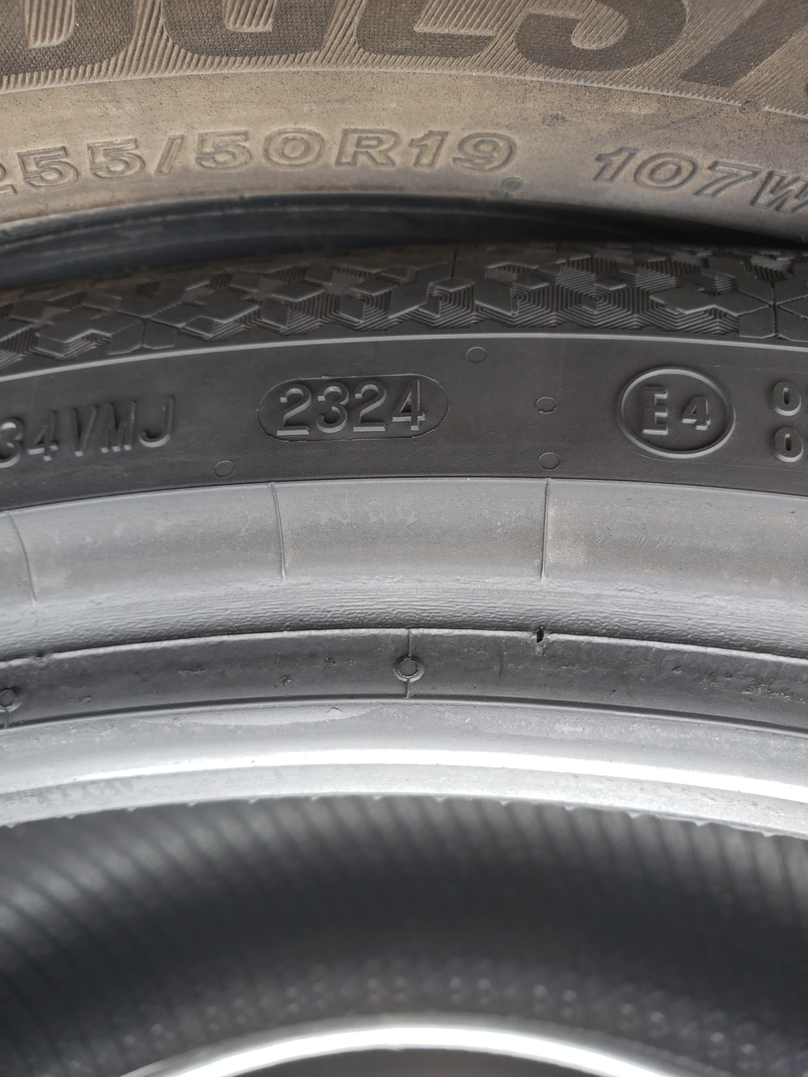 Гуми Зимни 245/45R19, снимка 6 - Гуми и джанти - 56269616