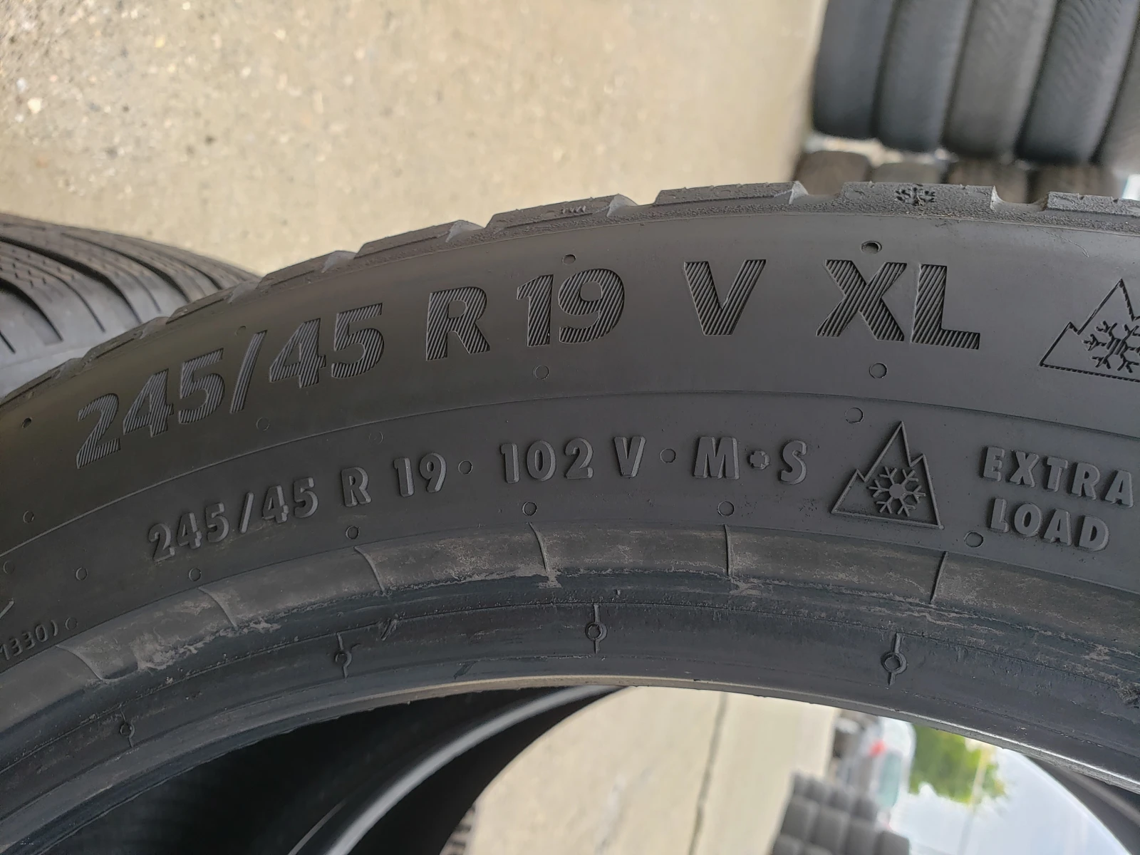 Гуми Зимни 245/45R19, снимка 5 - Гуми и джанти - 56269616