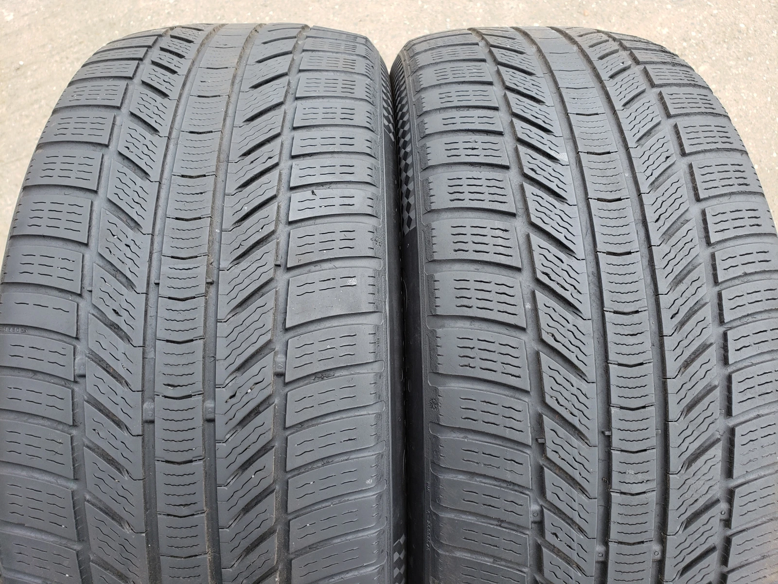Гуми Зимни 245/45R19, снимка 2 - Гуми и джанти - 56269616