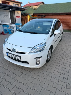 Toyota Prius 1.8 HYBRID FULL ЕКСТРИ, снимка 2