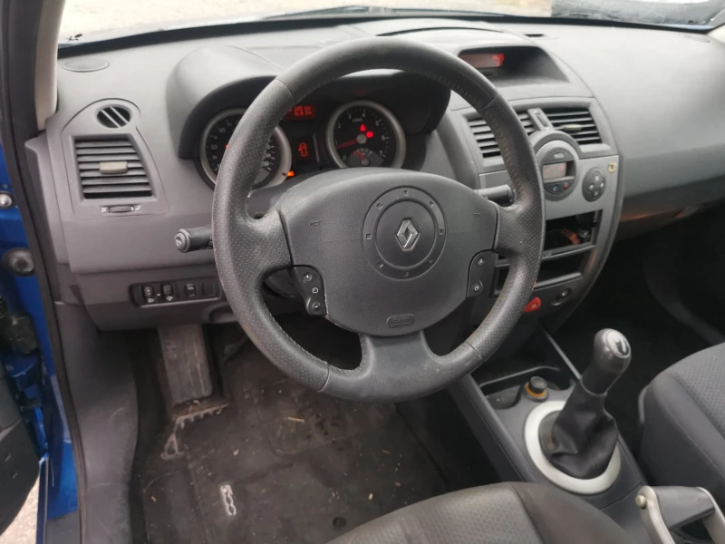 Renault Megane 1.5 dci, снимка 8 - Автомобили и джипове - 47965301