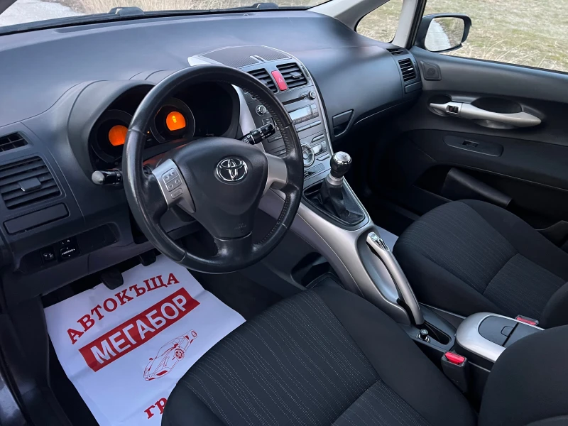 Toyota Auris 1.6 VVTi/125 p.s, снимка 8 - Автомобили и джипове - 48437750