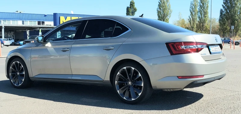 Skoda Superb 53.700 KM  1.8 TSI Bi-Xenon, снимка 2 - Автомобили и джипове - 51802099