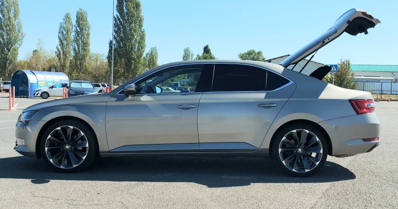 Skoda Superb 53.700 KM  1.8 TSI Bi-Xenon, снимка 5 - Автомобили и джипове - 51802099