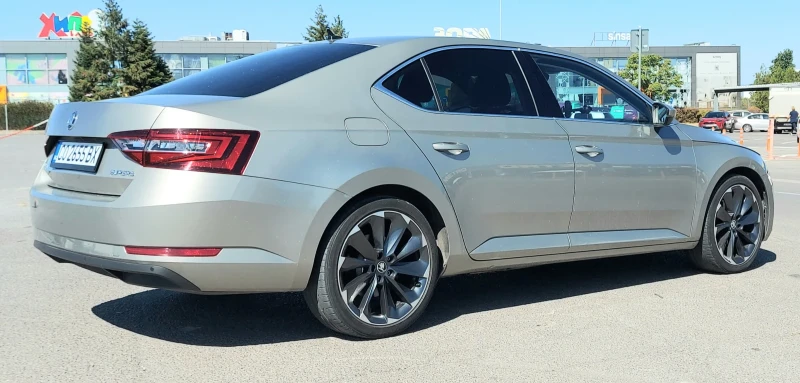 Skoda Superb 53.700 KM  1.8 TSI Bi-Xenon, снимка 3 - Автомобили и джипове - 51802099