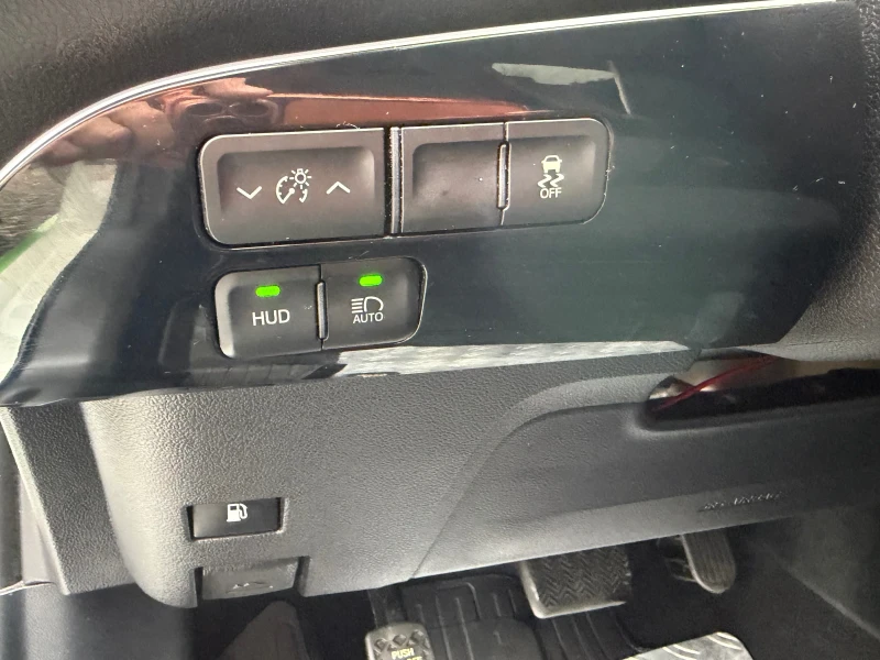 Toyota Prius 1.8 Hibrid , снимка 6 - Автомобили и джипове - 52916452