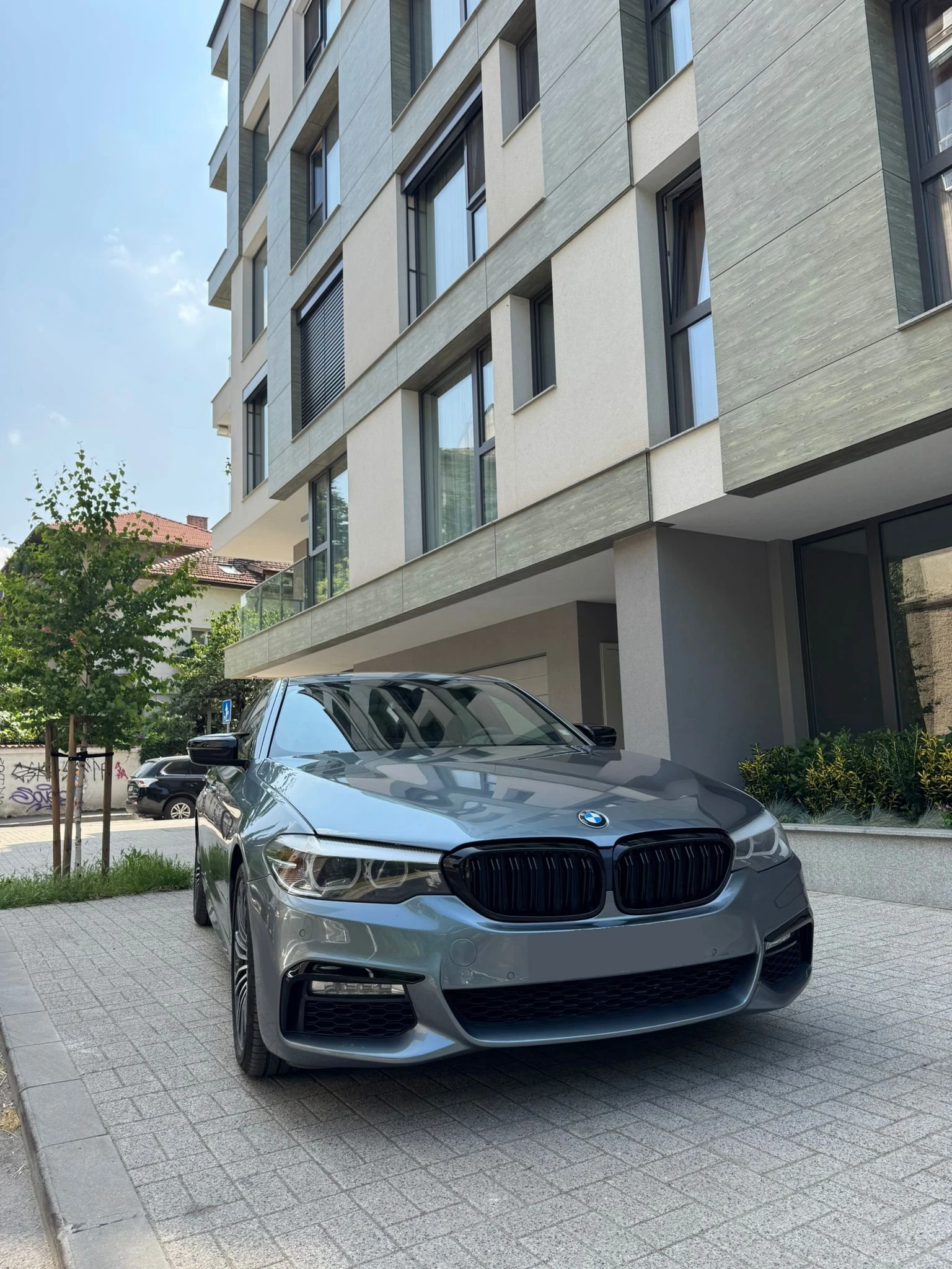 BMW 530 530i xDrive // M Performance - изображение 2