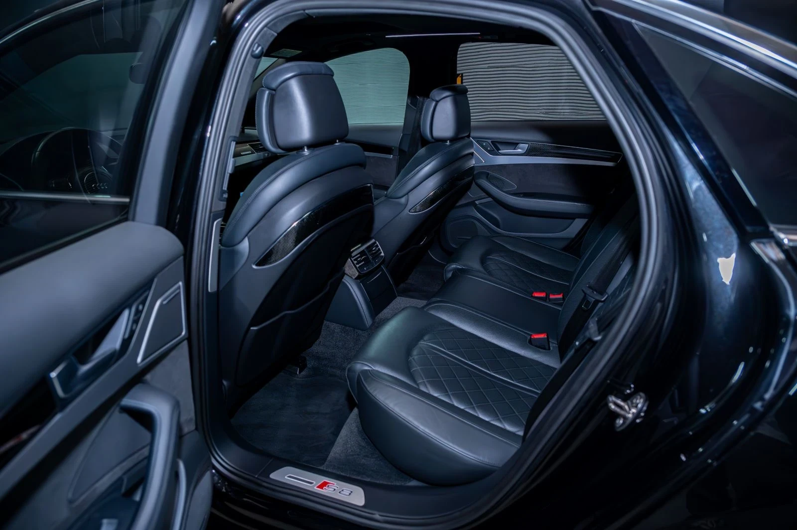 Audi S8  - изображение 6