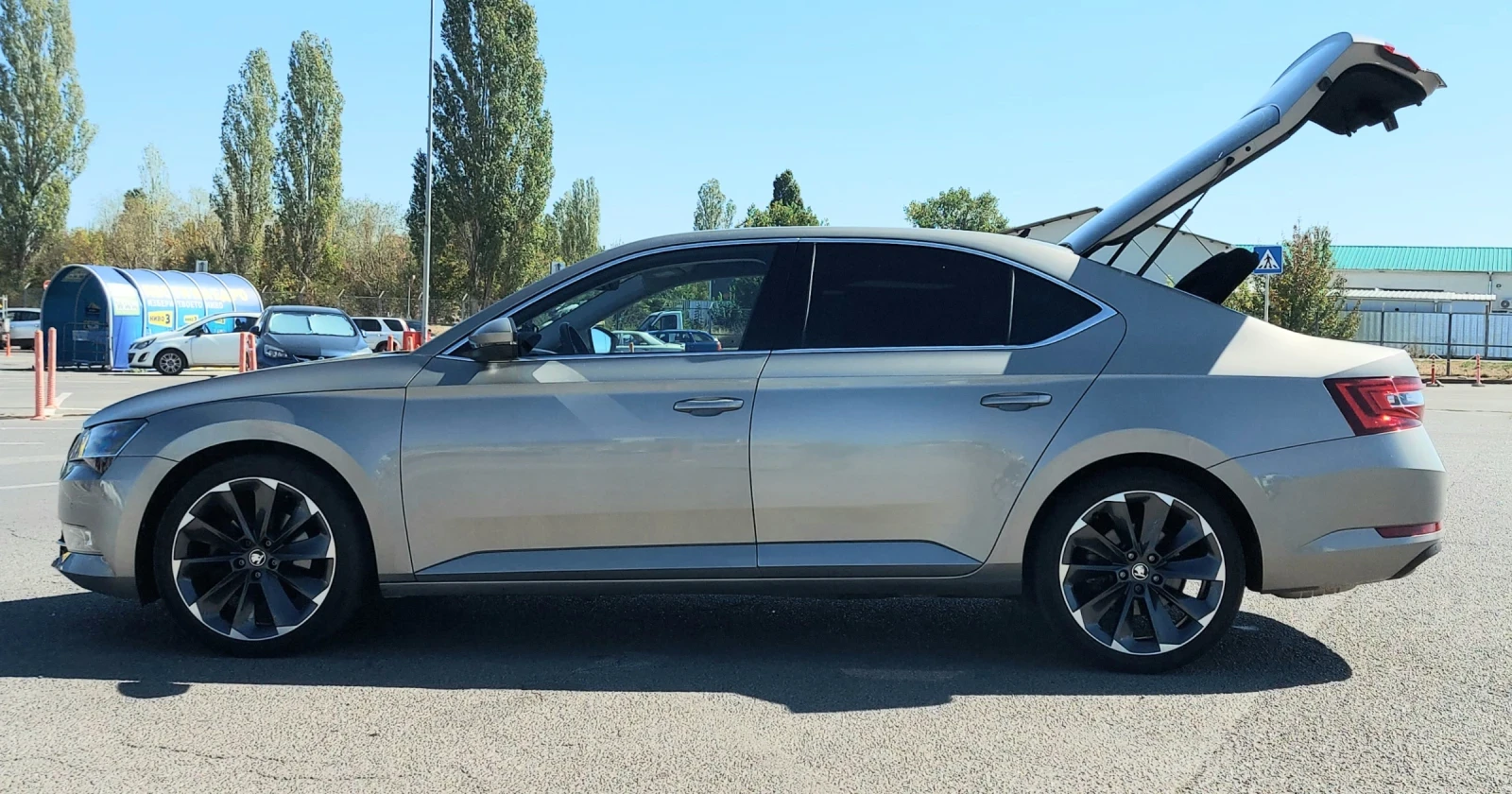 Skoda Superb 52.300 KM  1.8 TSI Bi-Xenon - изображение 5