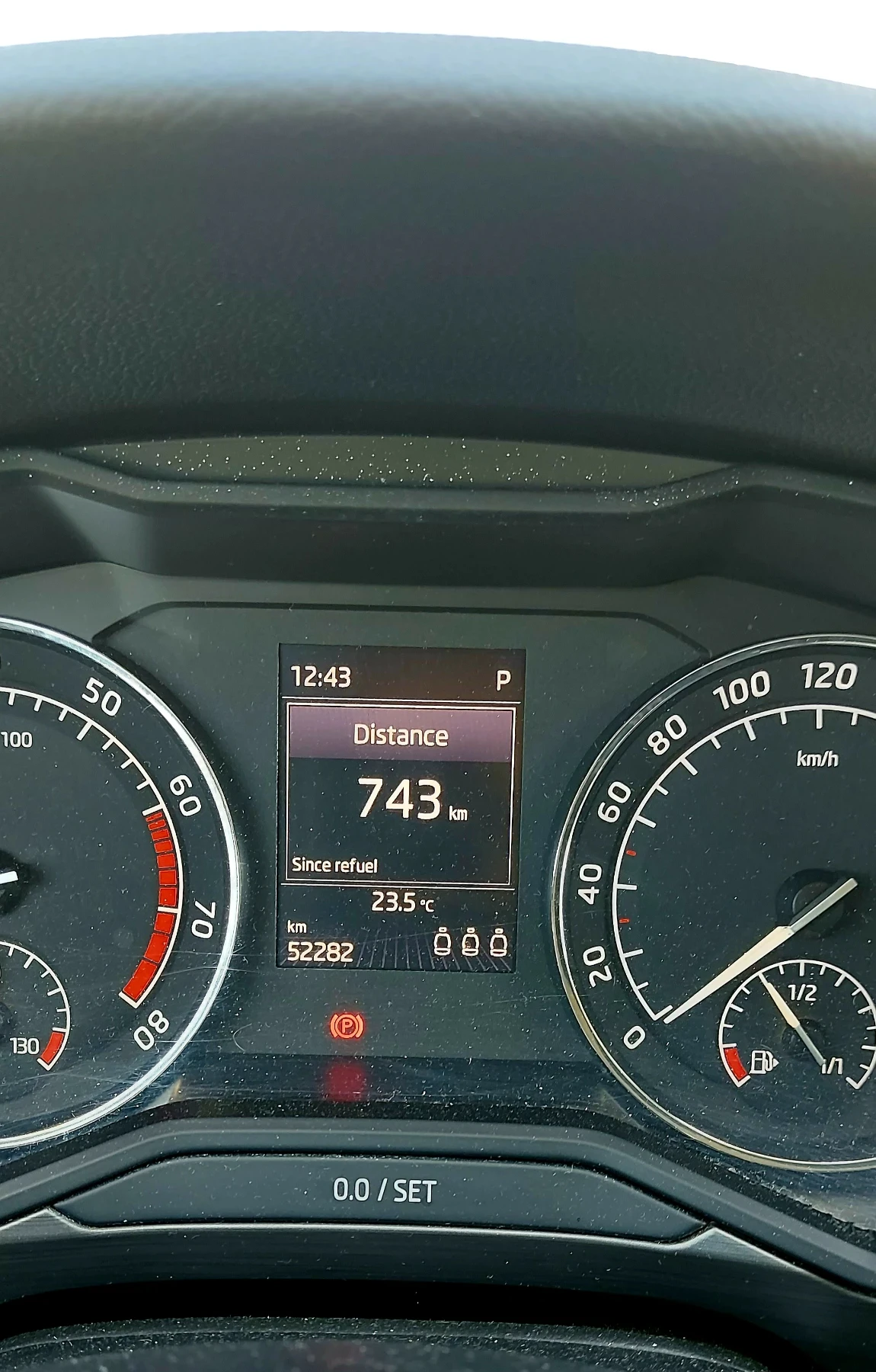 Skoda Superb 52.300 KM  1.8 TSI Bi-Xenon - изображение 8