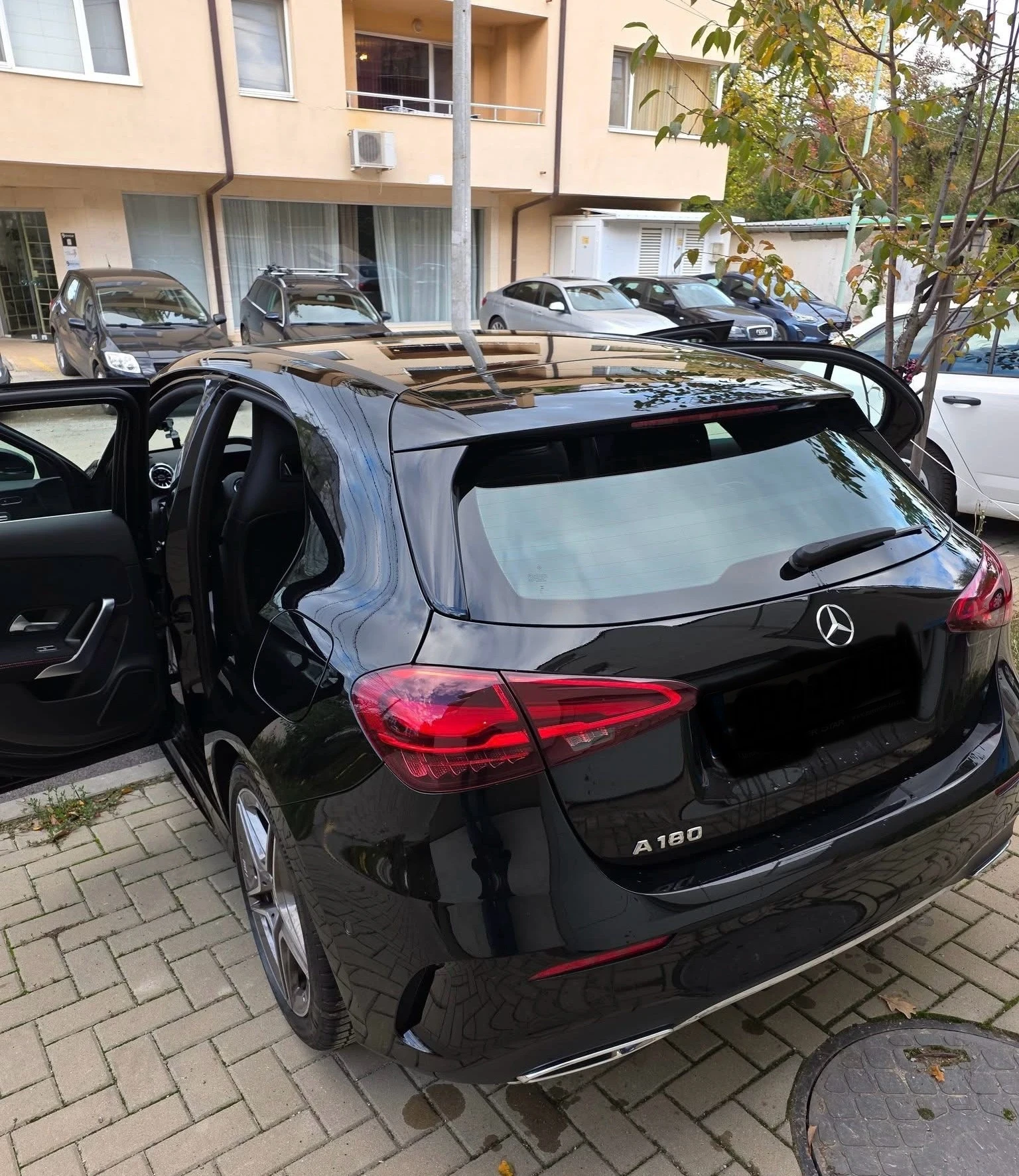 Mercedes-Benz A 180 AMG-Line - изображение 2