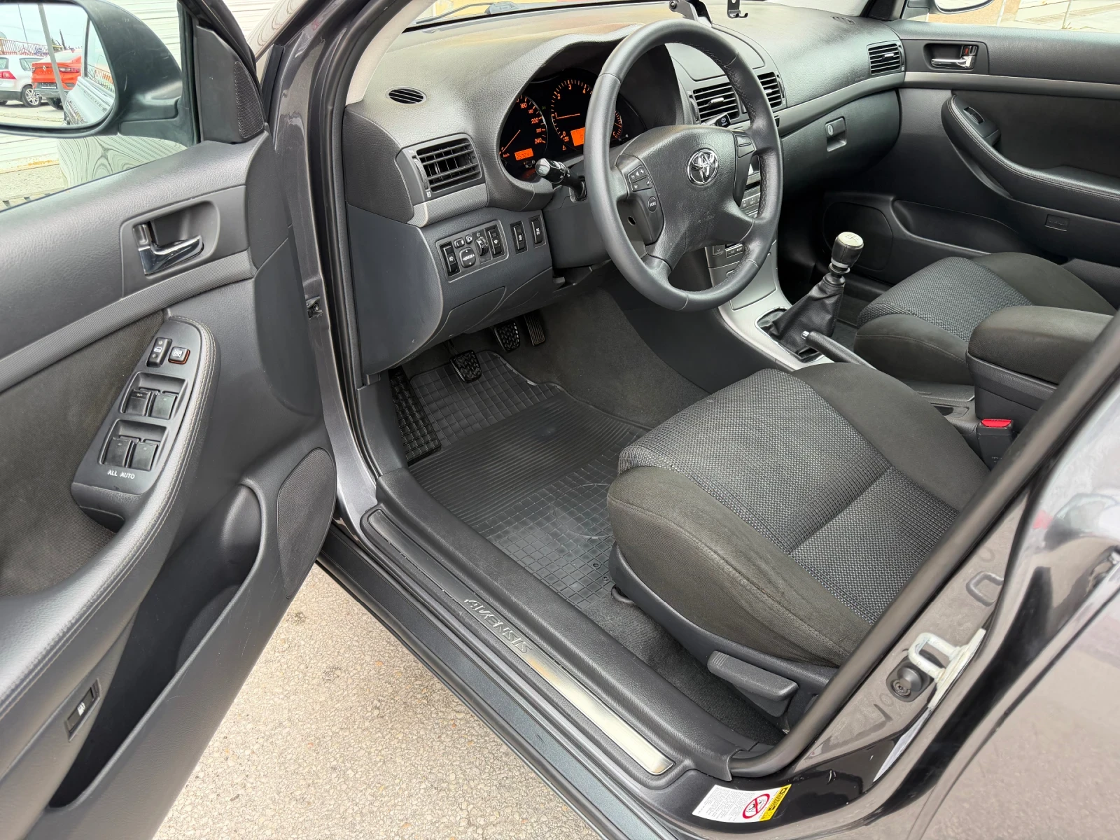 Toyota Avensis 2.0D4-D 126к.с. T25 FACE ГЕРМАНИЯ, снимка 11 - Автомобили и джипове - 53788384