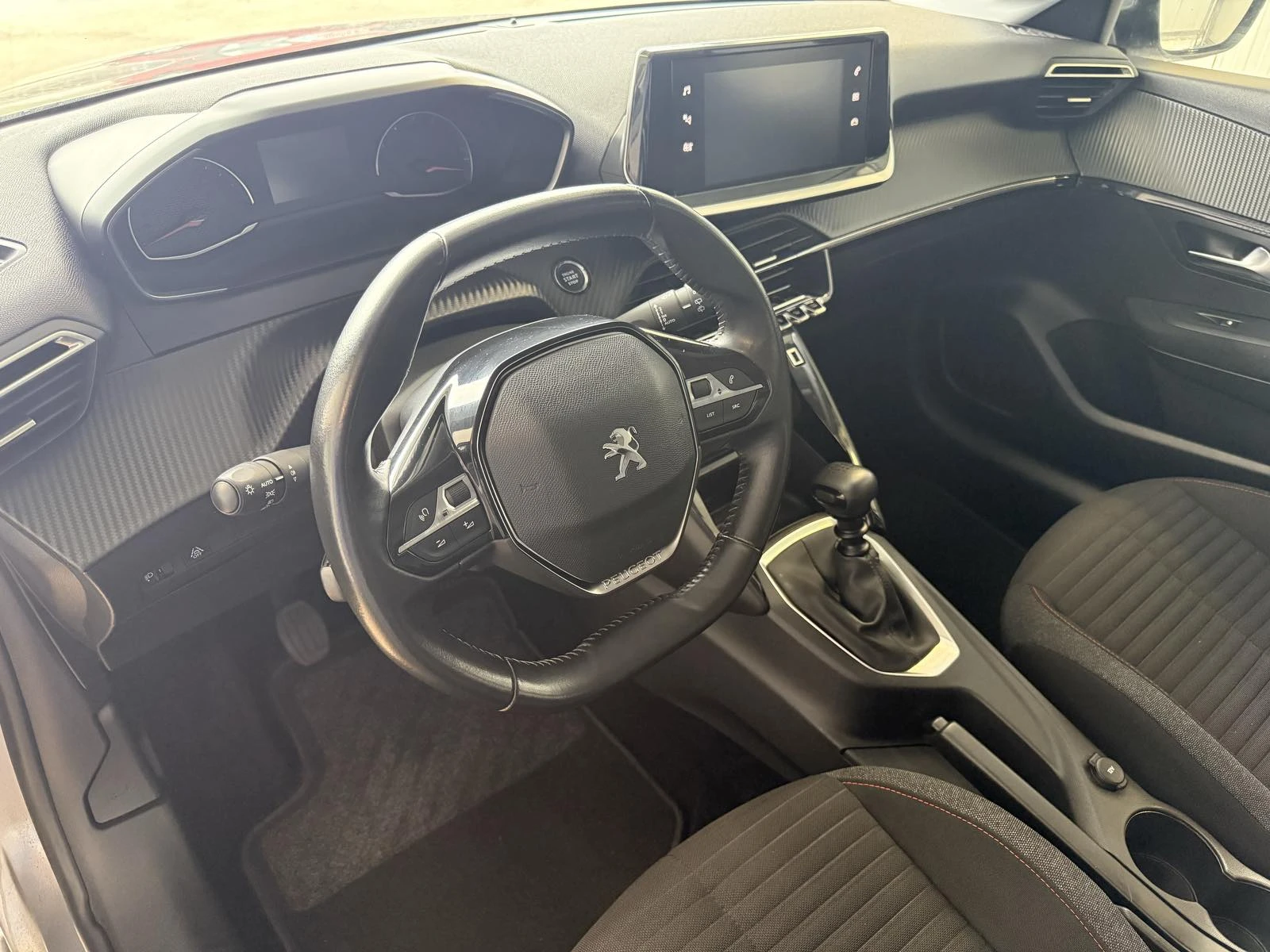 Peugeot 208 1.2 PureTech 85000km!, снимка 9 - Автомобили и джипове - 53888551