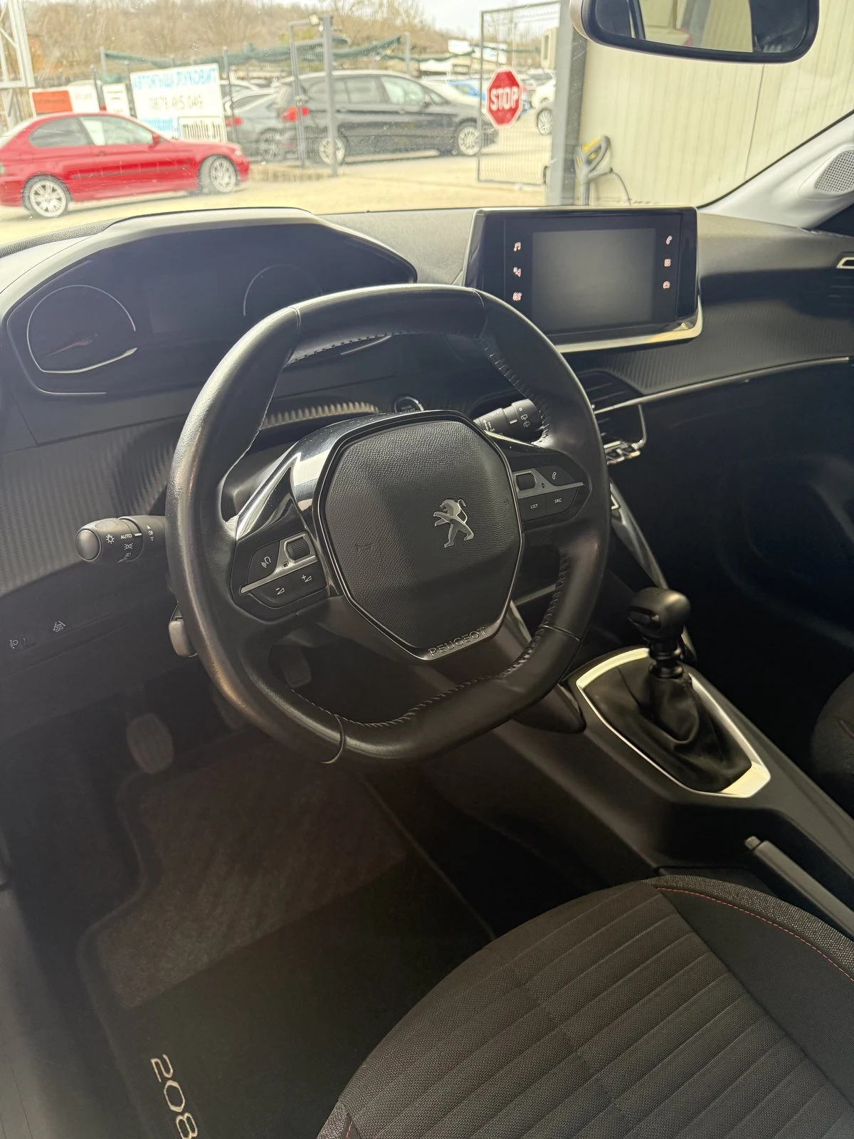 Peugeot 208 1.2 PureTech 85000km!, снимка 8 - Автомобили и джипове - 53888551