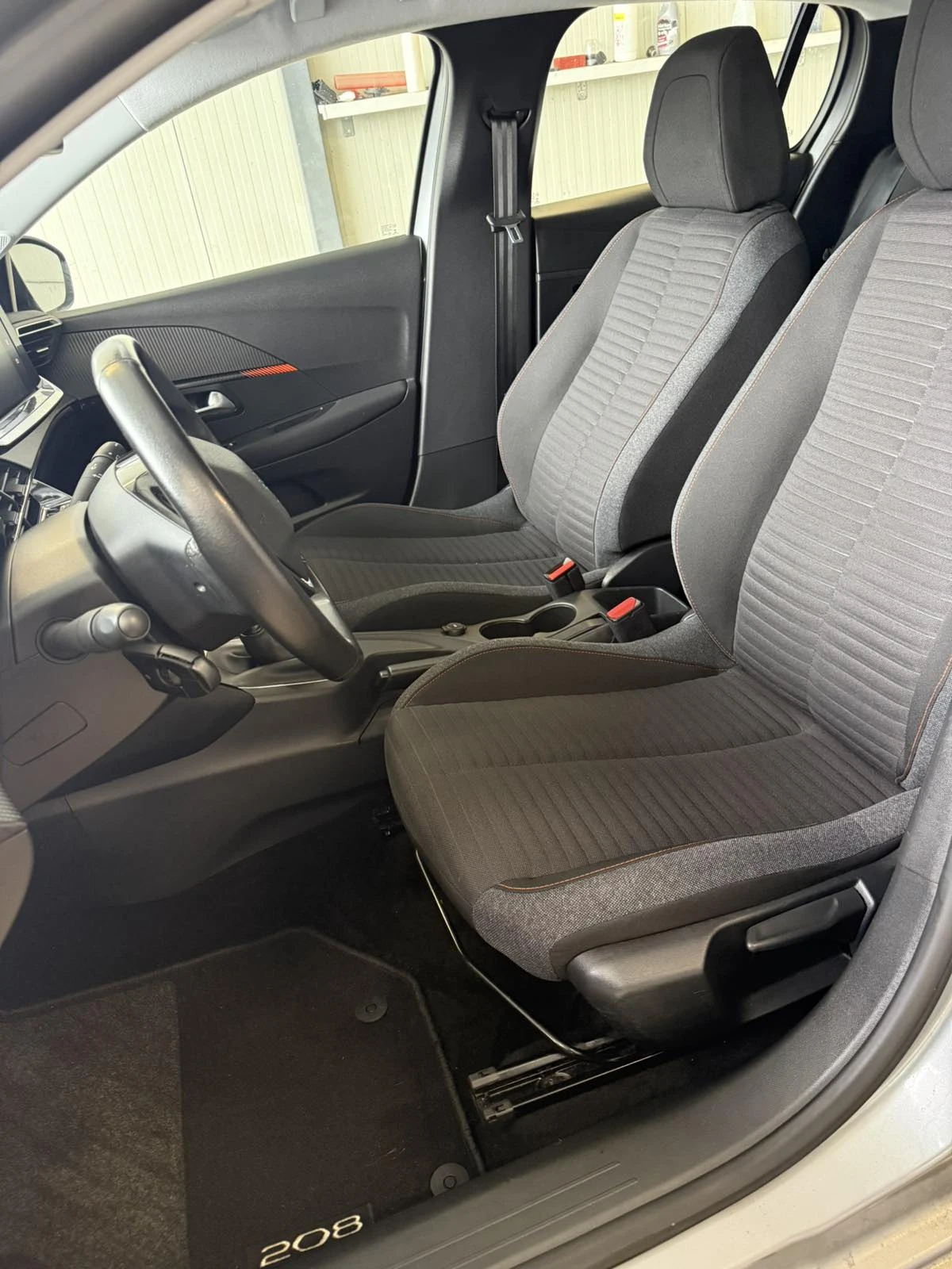 Peugeot 208 1.2 PureTech 85000km!, снимка 10 - Автомобили и джипове - 53888551