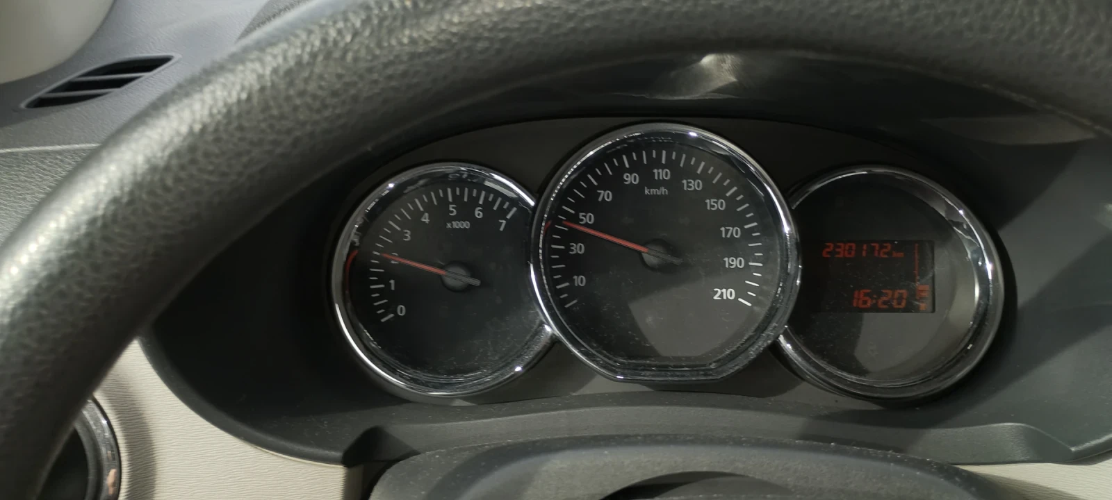 Dacia Lodgy 1.6 газ/бензин , снимка 8 - Автомобили и джипове - 54195178