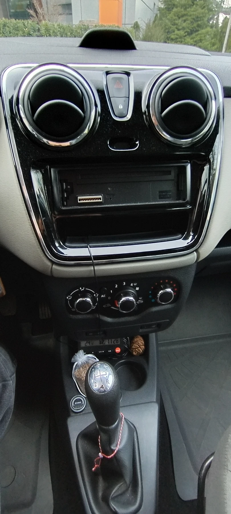 Dacia Lodgy 1.6 газ/бензин , снимка 5 - Автомобили и джипове - 54195178