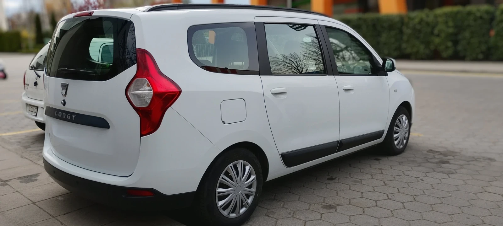 Dacia Lodgy 1.6 газ/бензин , снимка 2 - Автомобили и джипове - 54195178