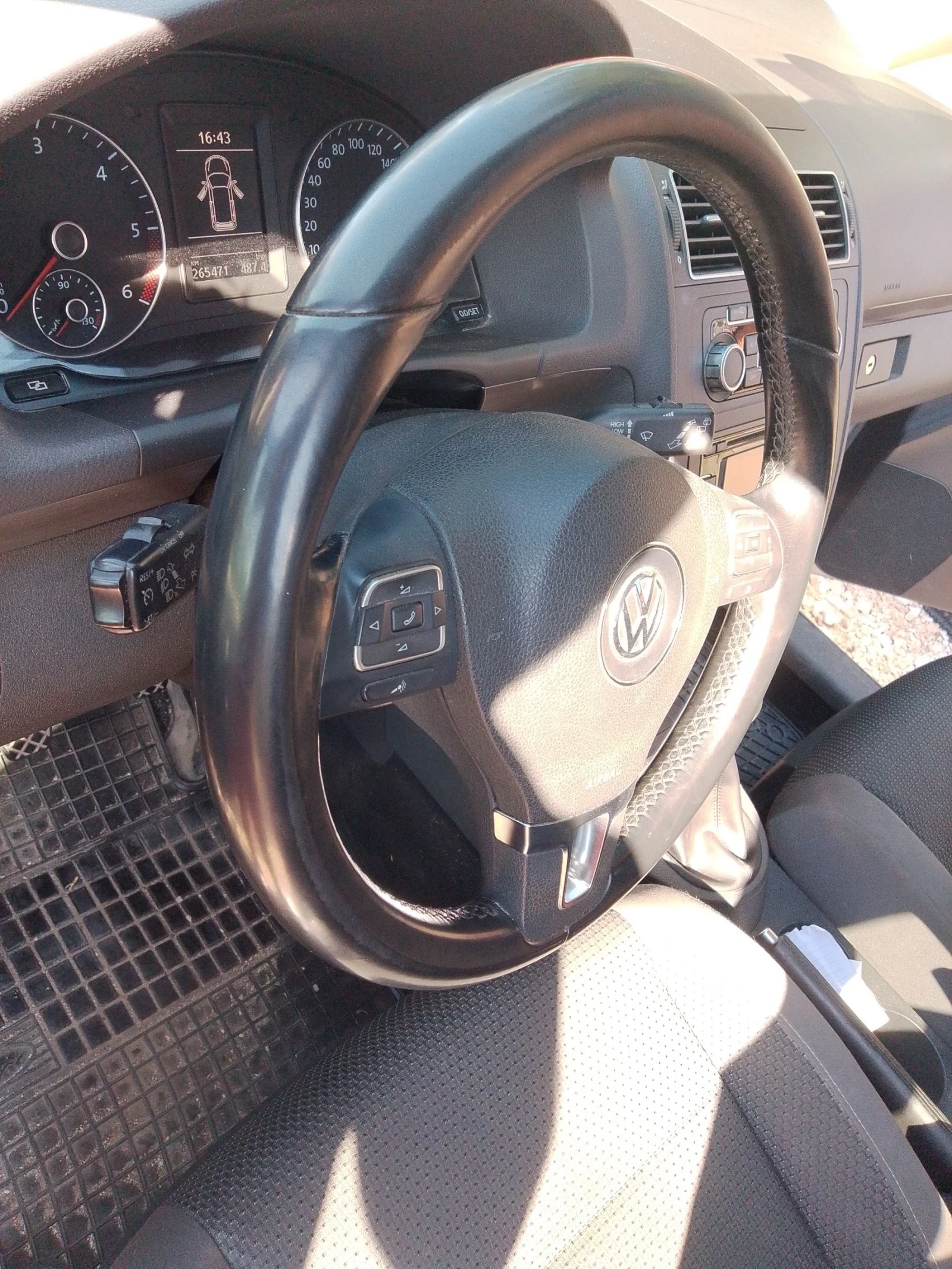 VW Touran 1.6, снимка 9 - Автомобили и джипове - 55542069