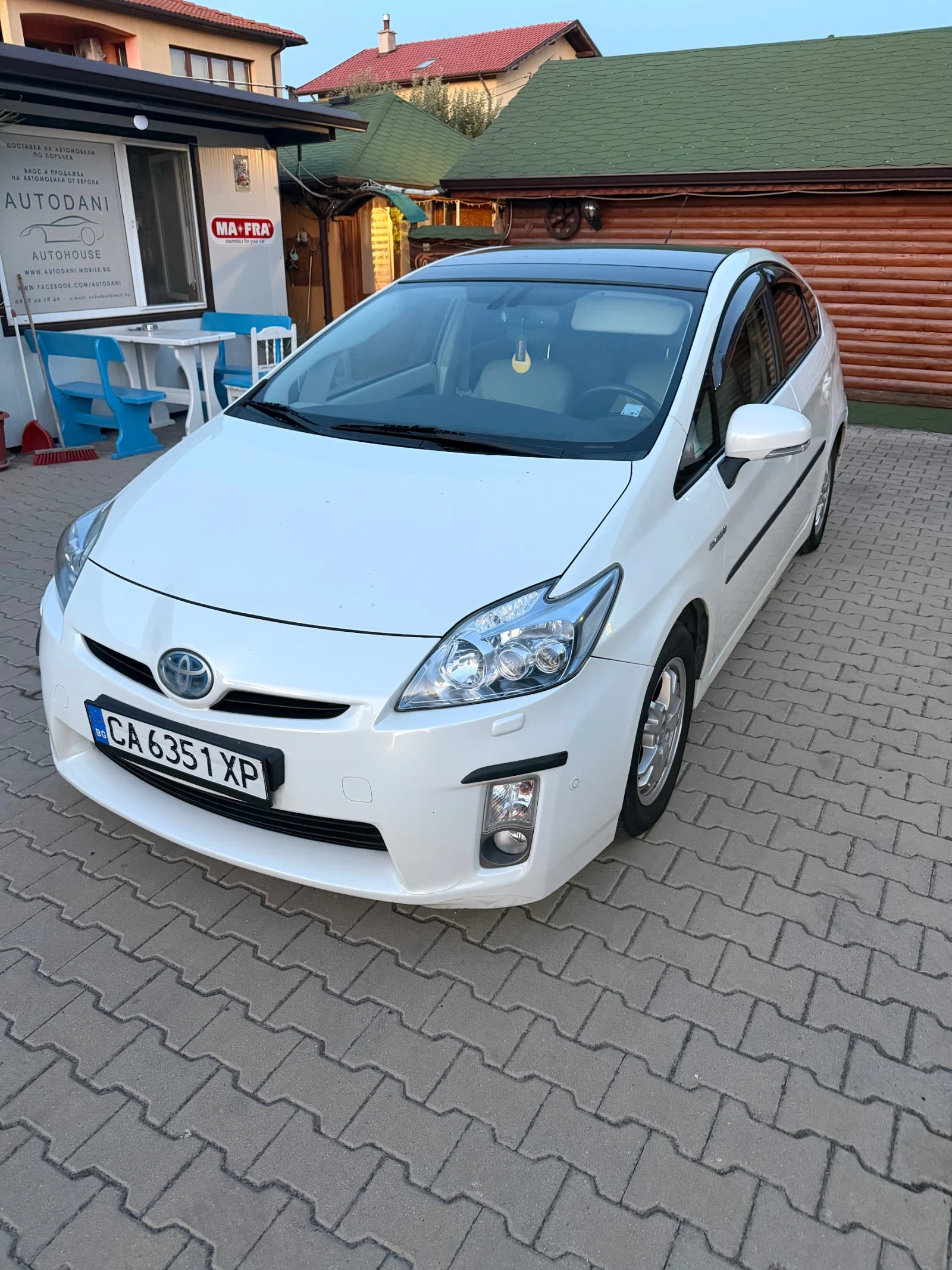 Toyota Prius 1.8 HYBRID FULL ЕКСТРИ, снимка 2 - Автомобили и джипове - 55704097