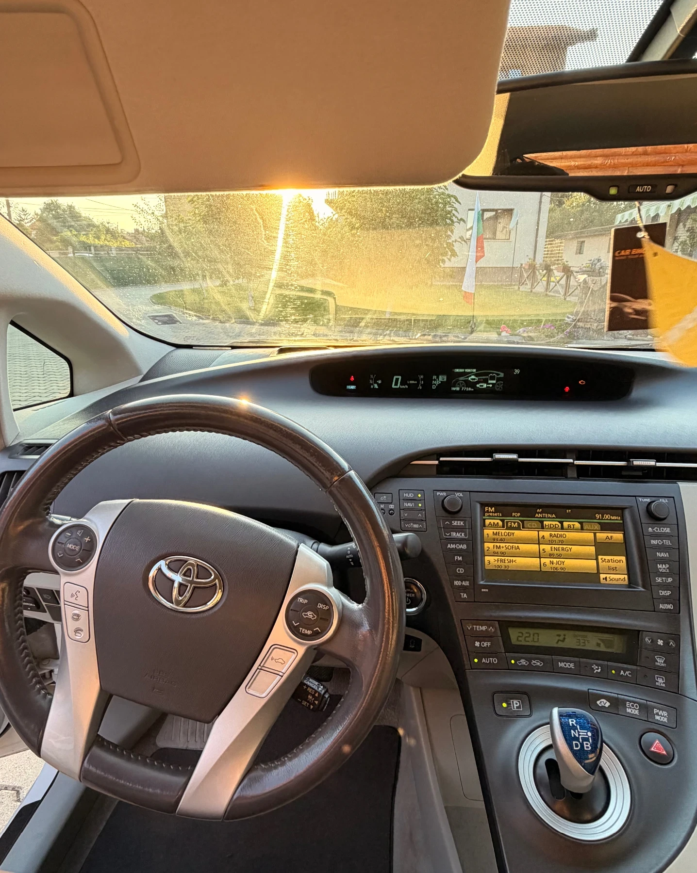 Toyota Prius 1.8 HYBRID FULL ЕКСТРИ, снимка 7 - Автомобили и джипове - 55704097