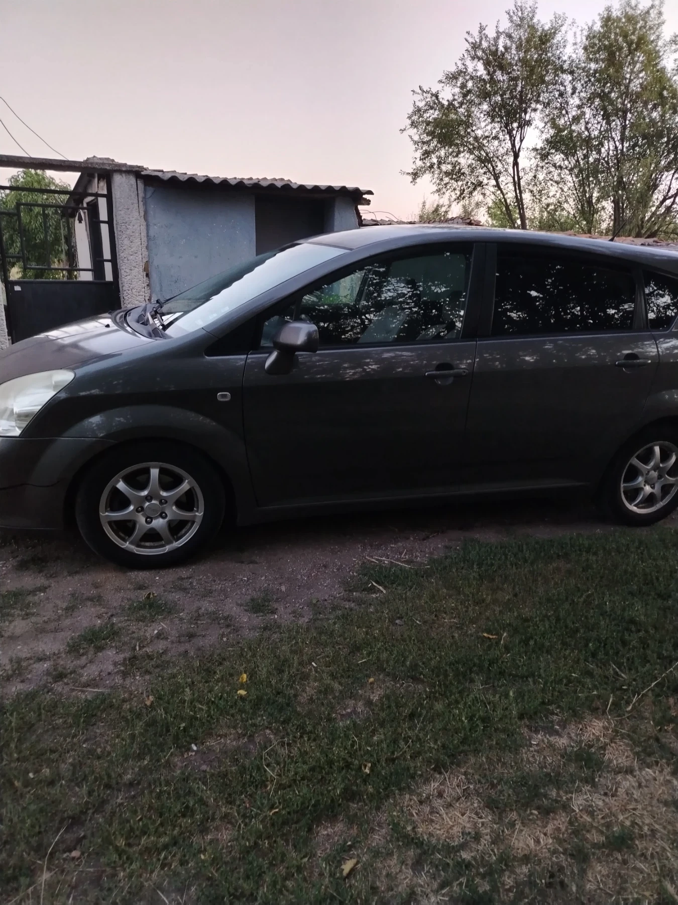Toyota Corolla verso, снимка 3 - Автомобили и джипове - 55840822