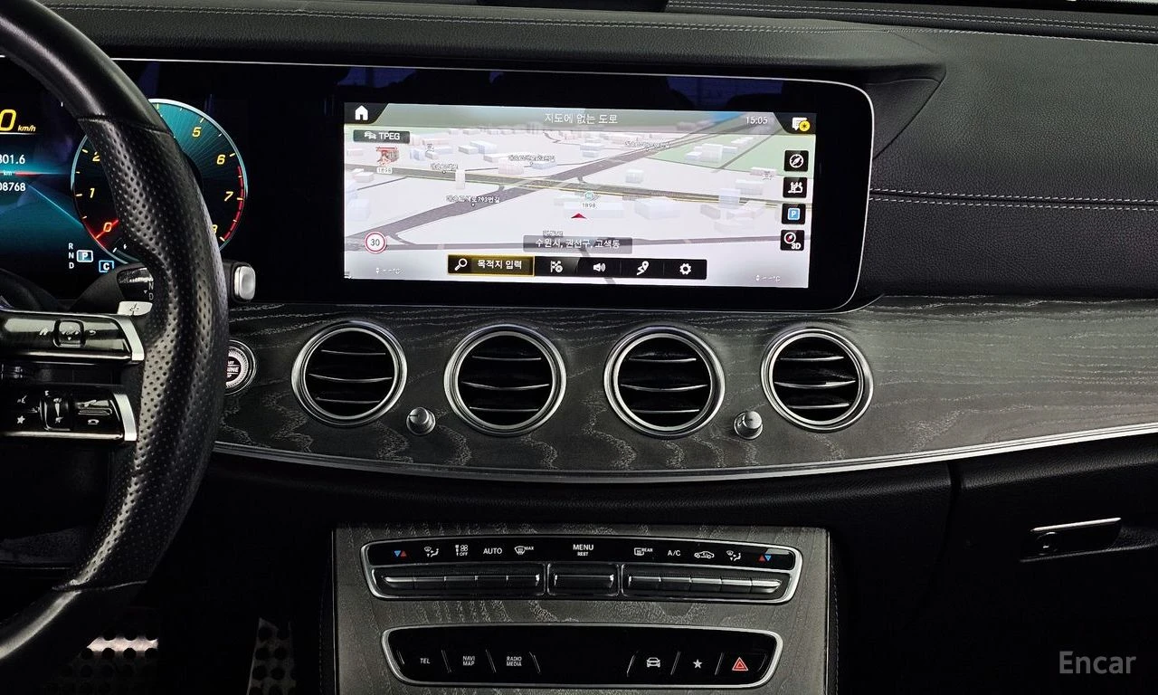 Mercedes-Benz E 350 AMG* LINE* 4MATIC* BURMESTER* ДИСТРОНИК* ХЕДЪП* 36, снимка 8 - Автомобили и джипове - 55901635